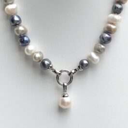 FRESHWATER PEARLS-BLACK AND WHITE