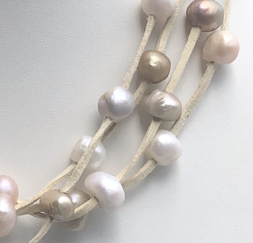 "COOL COMBO", SHORT, FRESHWATER PEARLS, SUEDE - Image 2