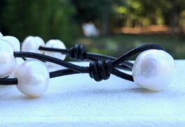 FRESHWATER PEARLS, LEATHER