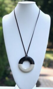 horn, disc, adjustable, coated cord, lacquered, cream, black