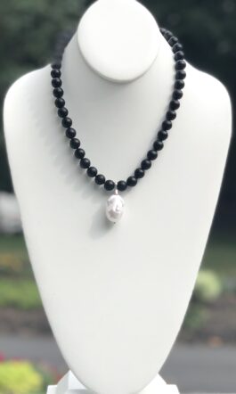 CLASSIC BLACK ONYX STONES, FRESHWATER BAROQUE PEARL
